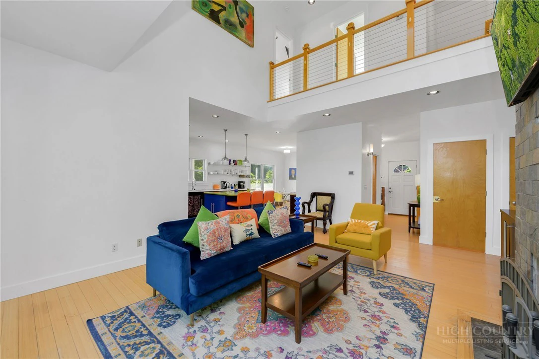 Image number 18 for the current listing