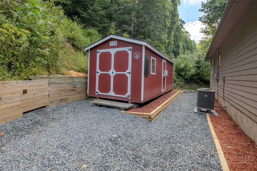 Image number 21 for the current listing