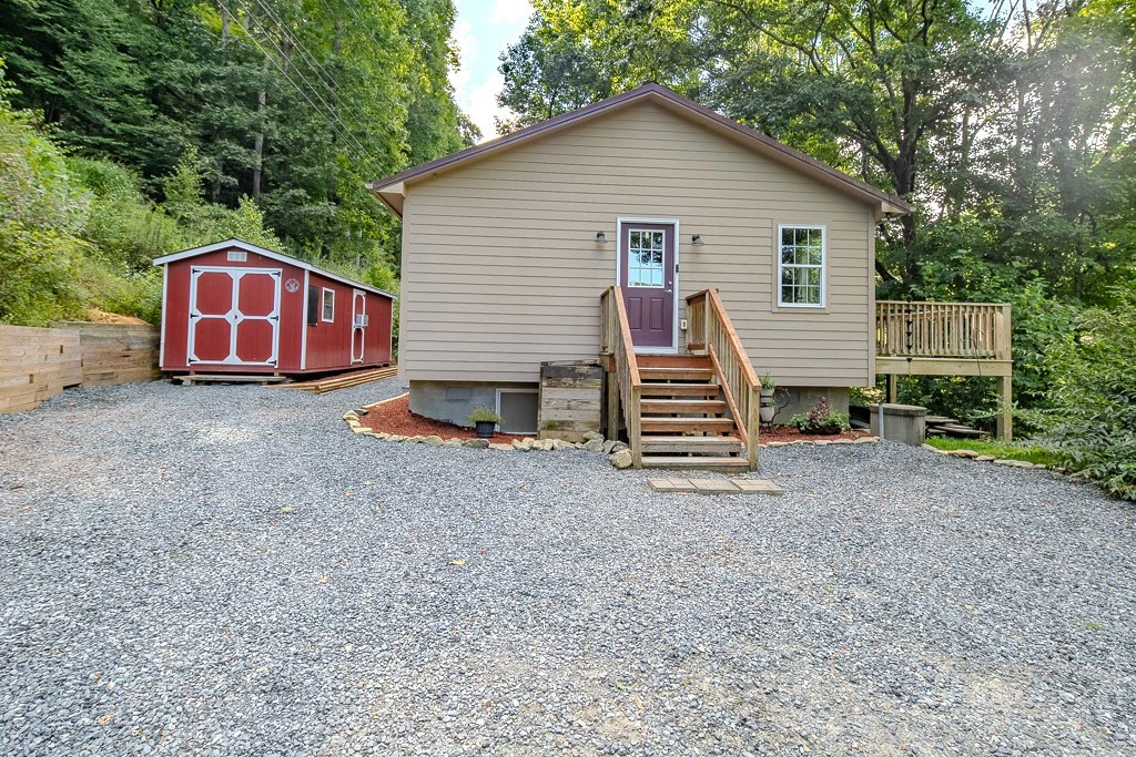 Image number 1 for the current listing