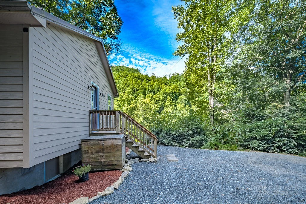 Image number 2 for the current listing