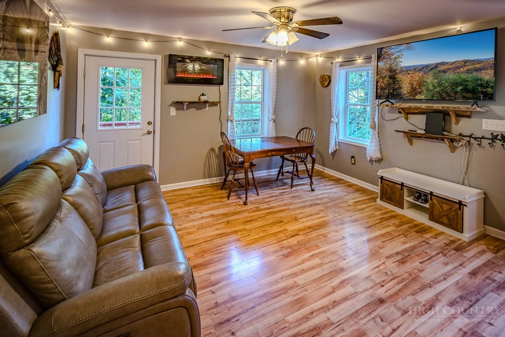 Image number 6 for the current listing
