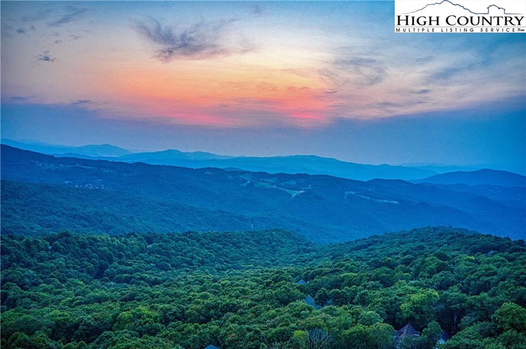 Image number 1 for the current listing