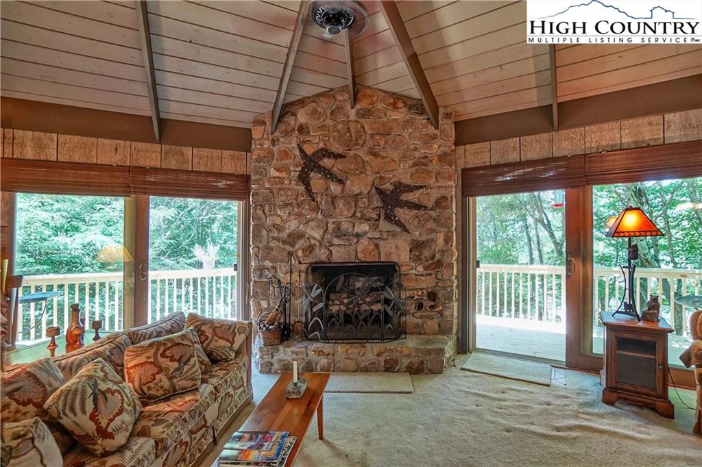 Image number 22 for the current listing