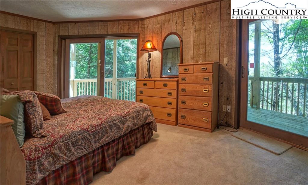 Image number 4 for the current listing