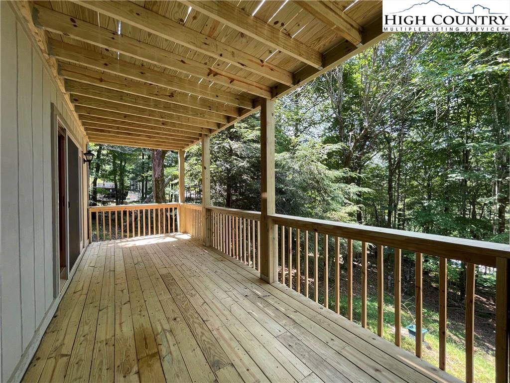 Image number 14 for the current listing