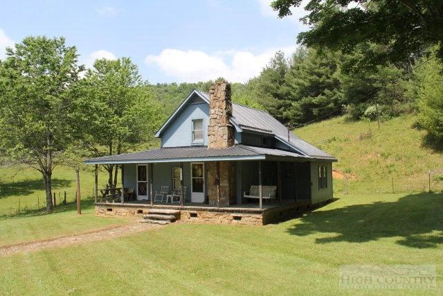 Image number 1 for the current listing