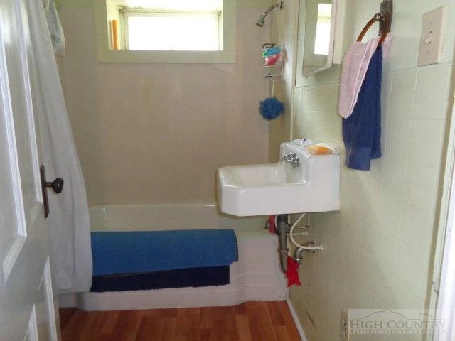 Image number 6 for the current listing