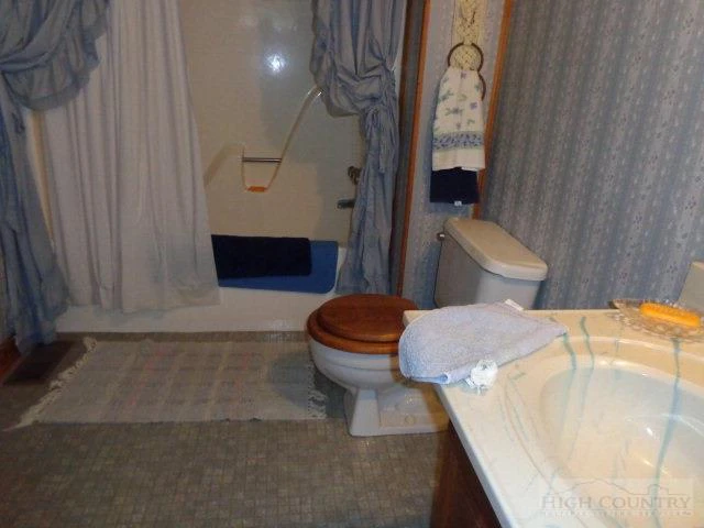 Image number 3 for the current listing