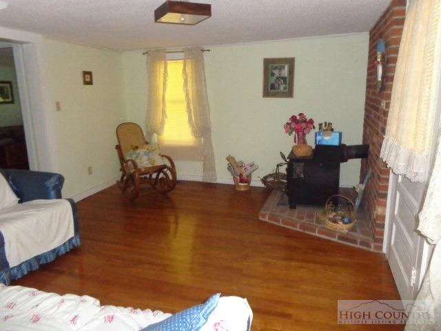 Image number 22 for the current listing