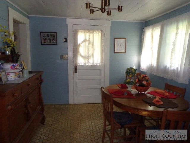 Image number 21 for the current listing
