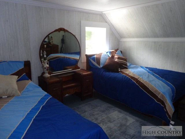 Image number 19 for the current listing