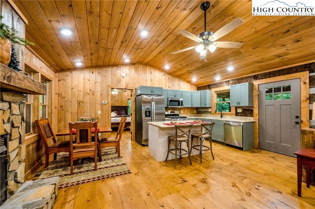 Image number 12 for the current listing
