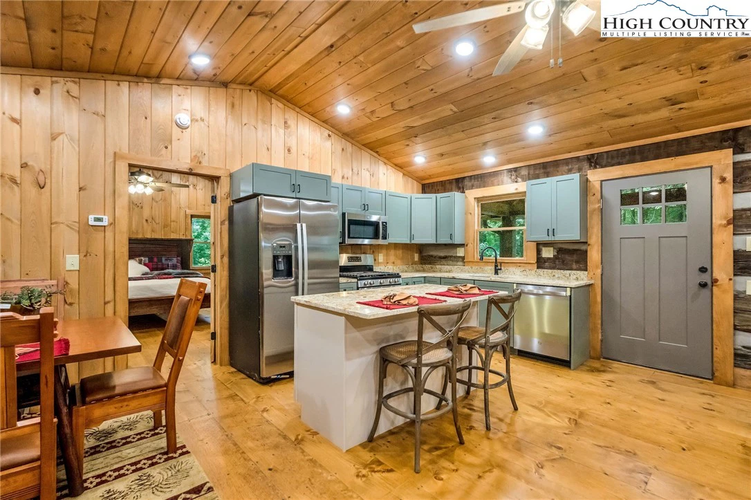 Image number 3 for the current listing