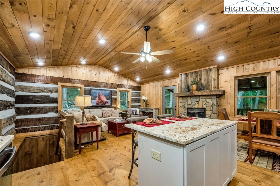 Image number 4 for the current listing