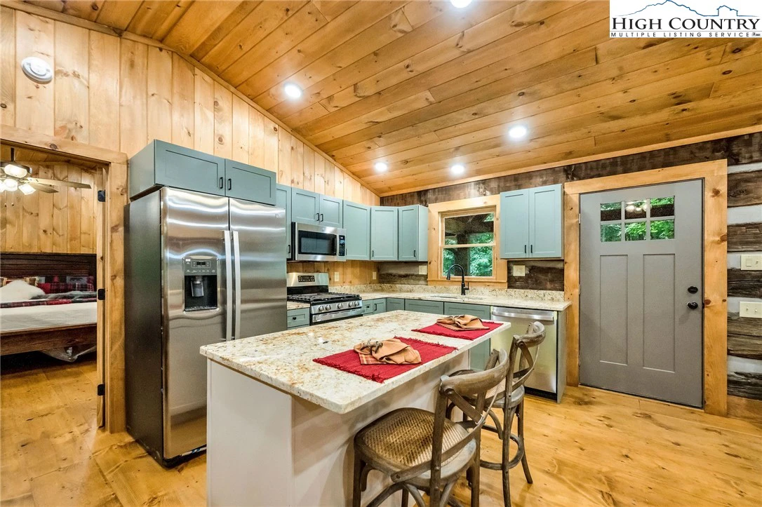 Image number 5 for the current listing