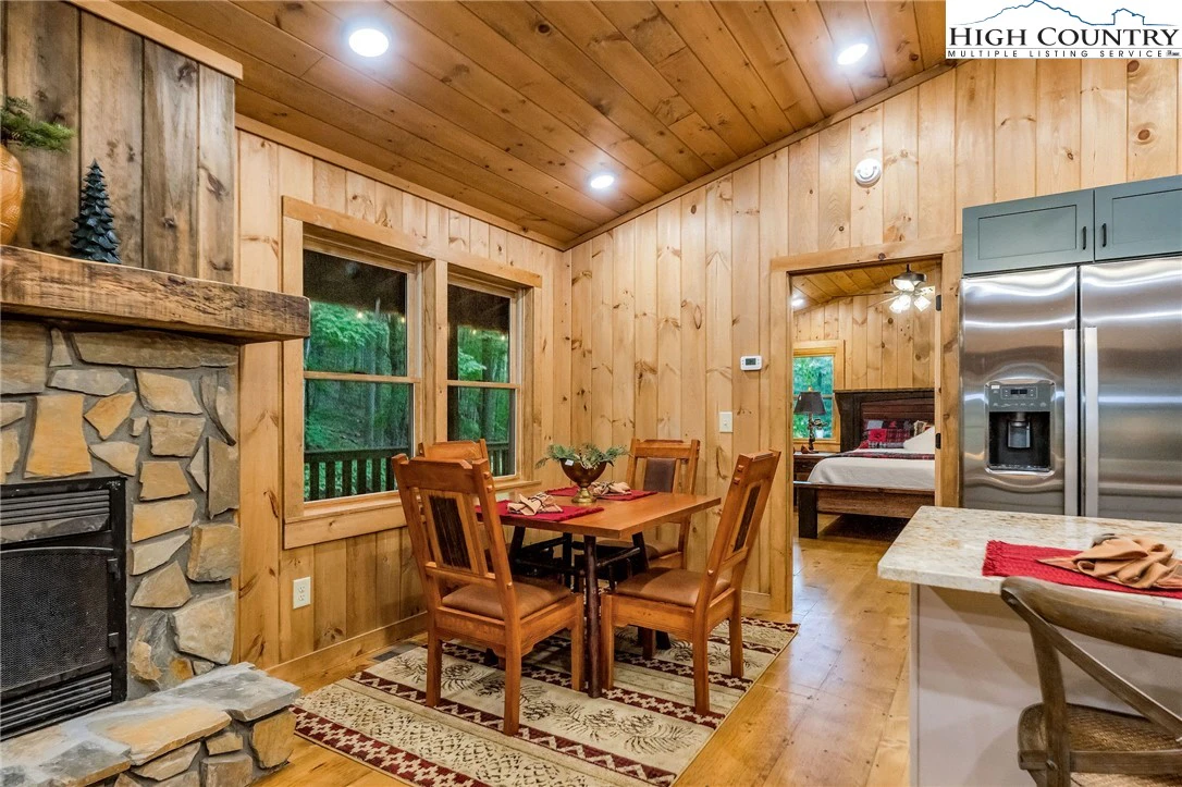 Image number 6 for the current listing