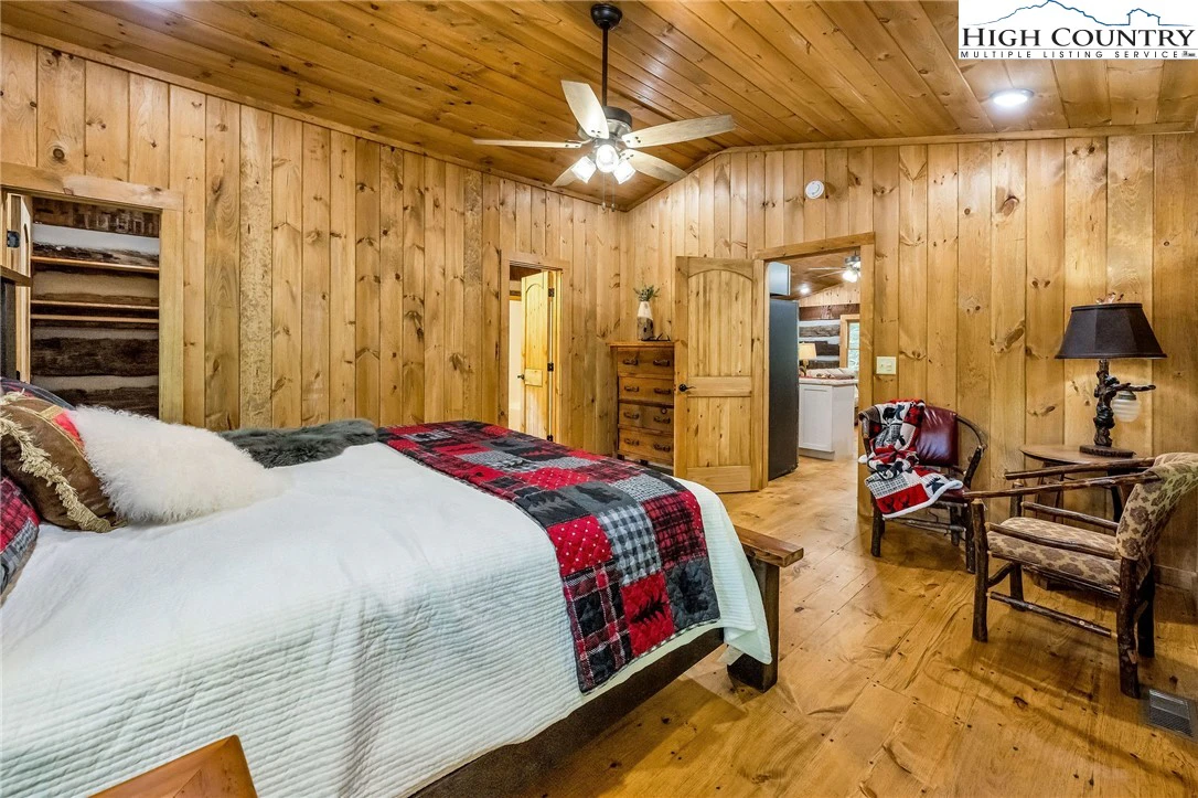 Image number 9 for the current listing