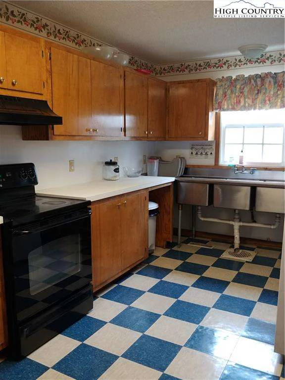 Image number 11 for the current listing