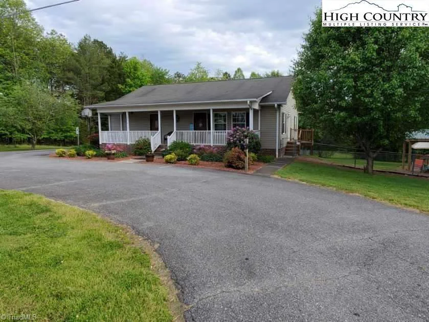 Image number 4 for the current listing