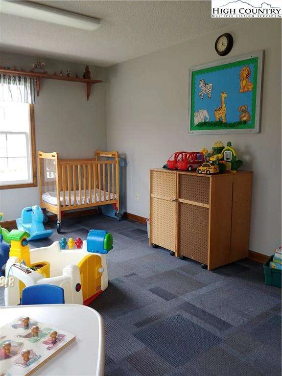Image number 9 for the current listing