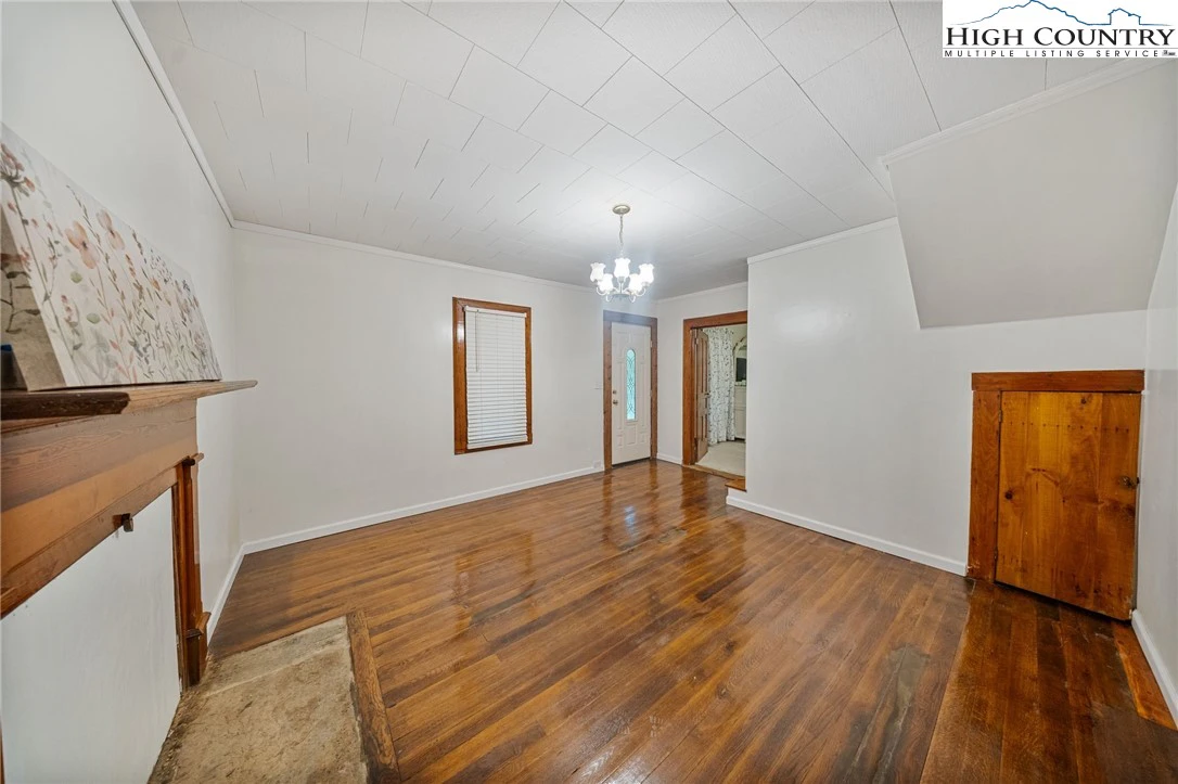 Image number 3 for the current listing