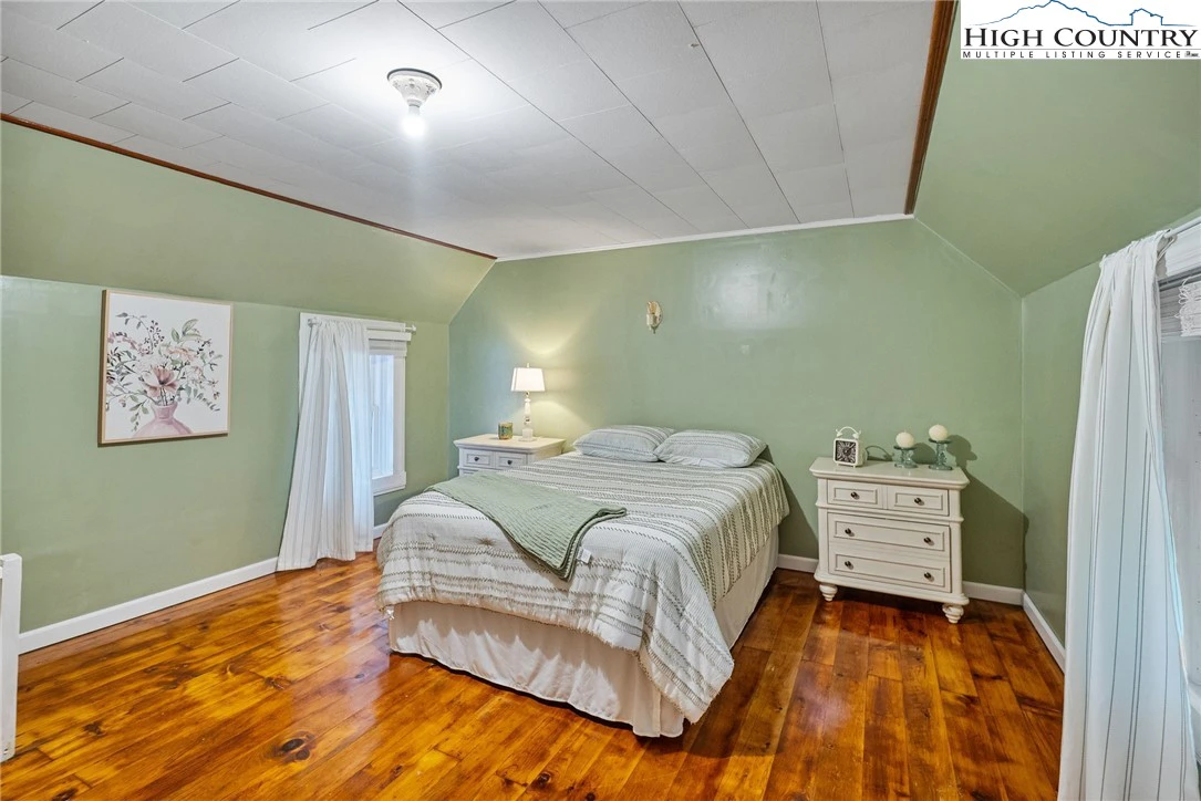 Image number 5 for the current listing