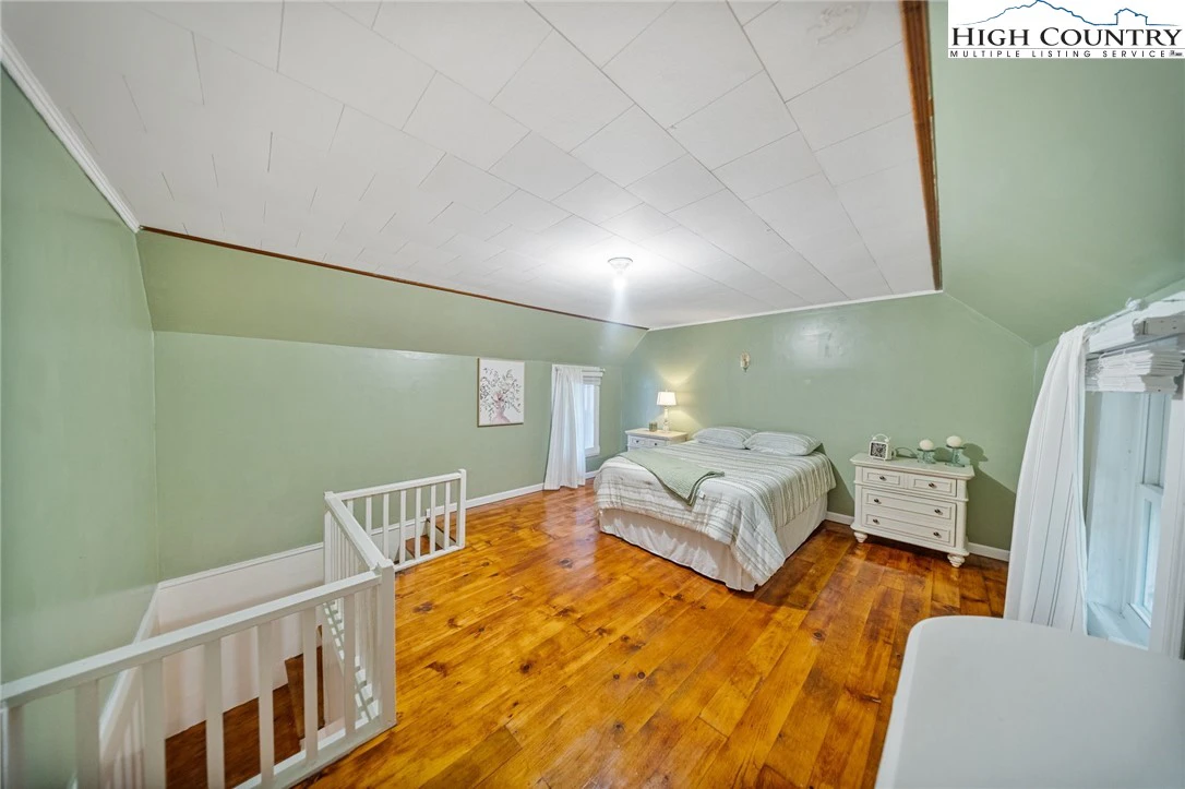 Image number 6 for the current listing