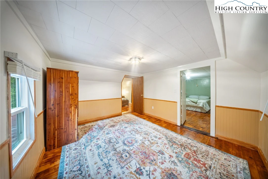 Image number 7 for the current listing