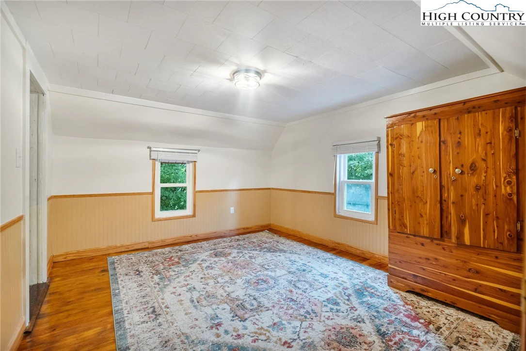 Image number 8 for the current listing