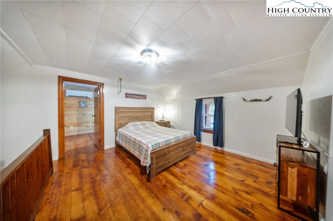Image number 10 for the current listing