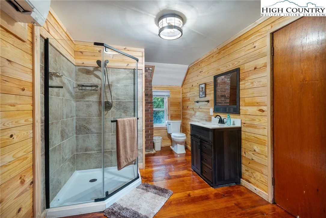 Image number 2 for the current listing