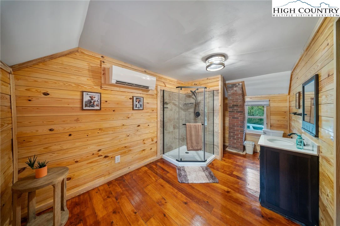 Image number 14 for the current listing