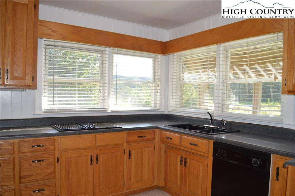 Image number 22 for the current listing