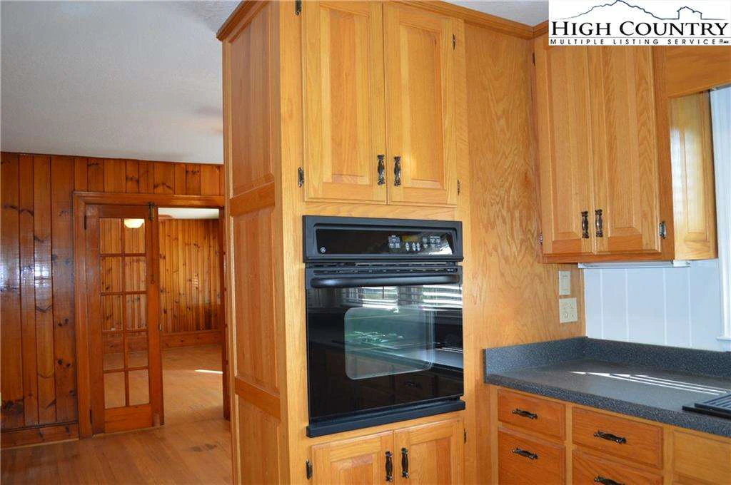 Image number 21 for the current listing