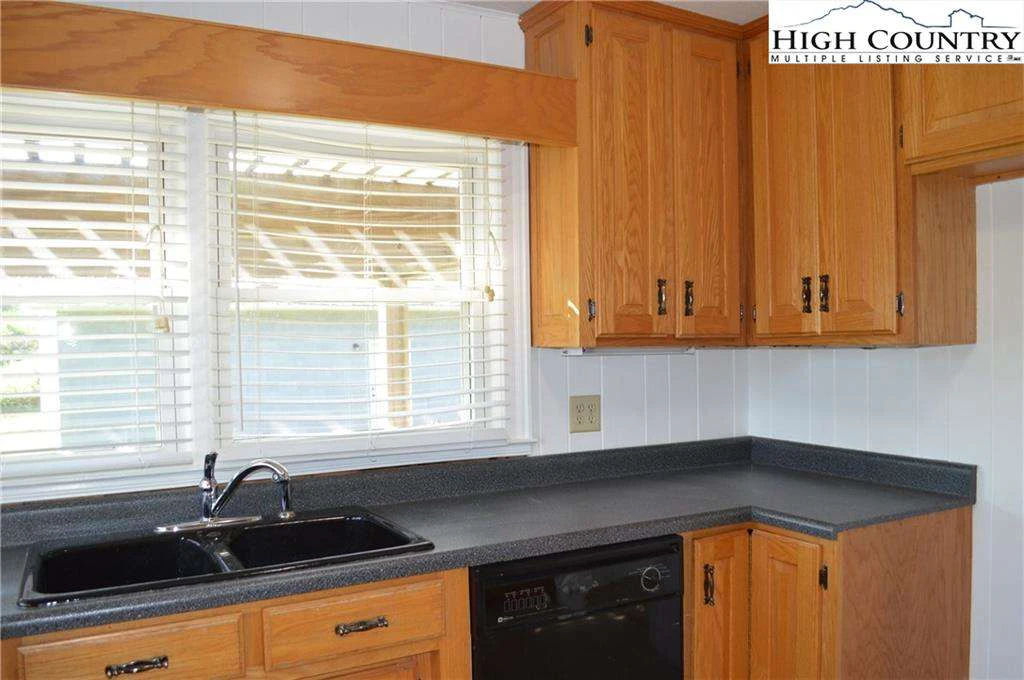 Image number 20 for the current listing