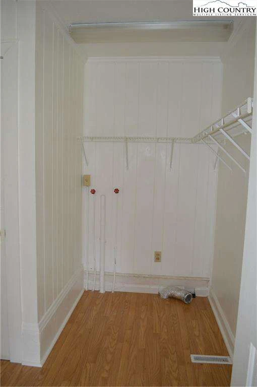 Image number 19 for the current listing