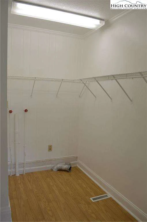 Image number 18 for the current listing
