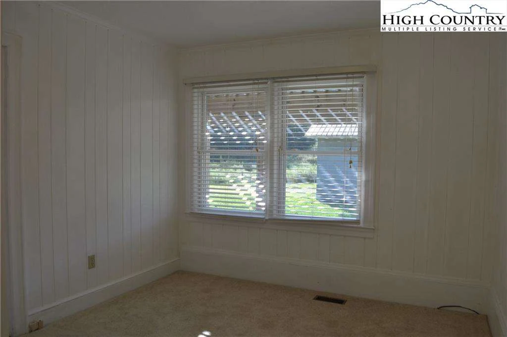 Image number 17 for the current listing