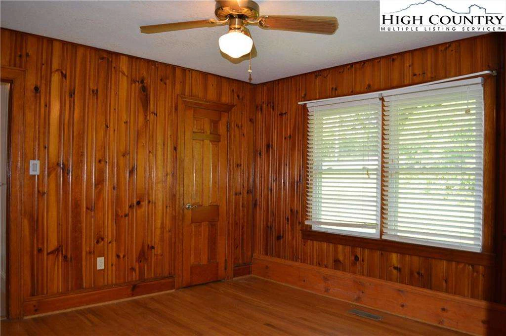 Image number 16 for the current listing