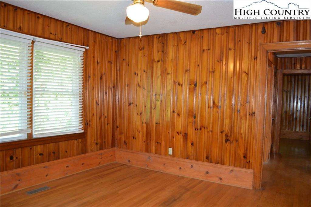 Image number 14 for the current listing