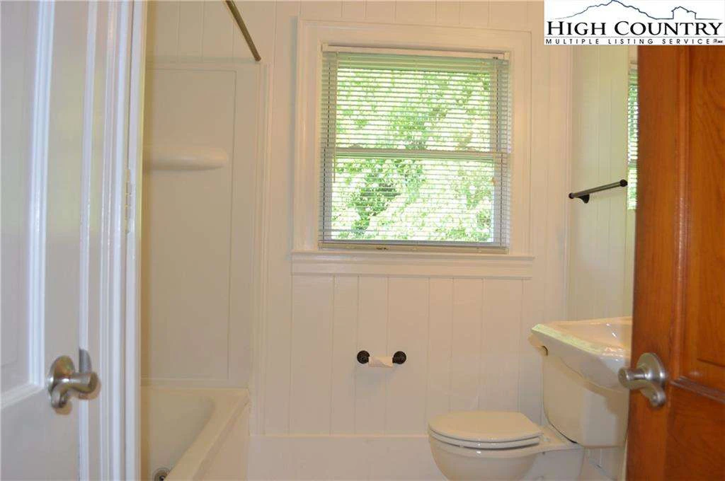 Image number 13 for the current listing