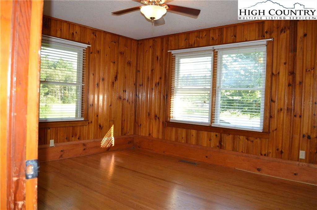 Image number 12 for the current listing
