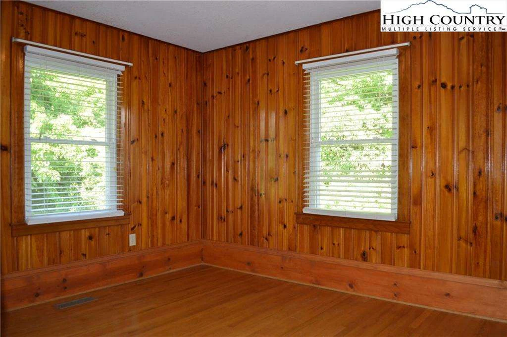 Image number 11 for the current listing