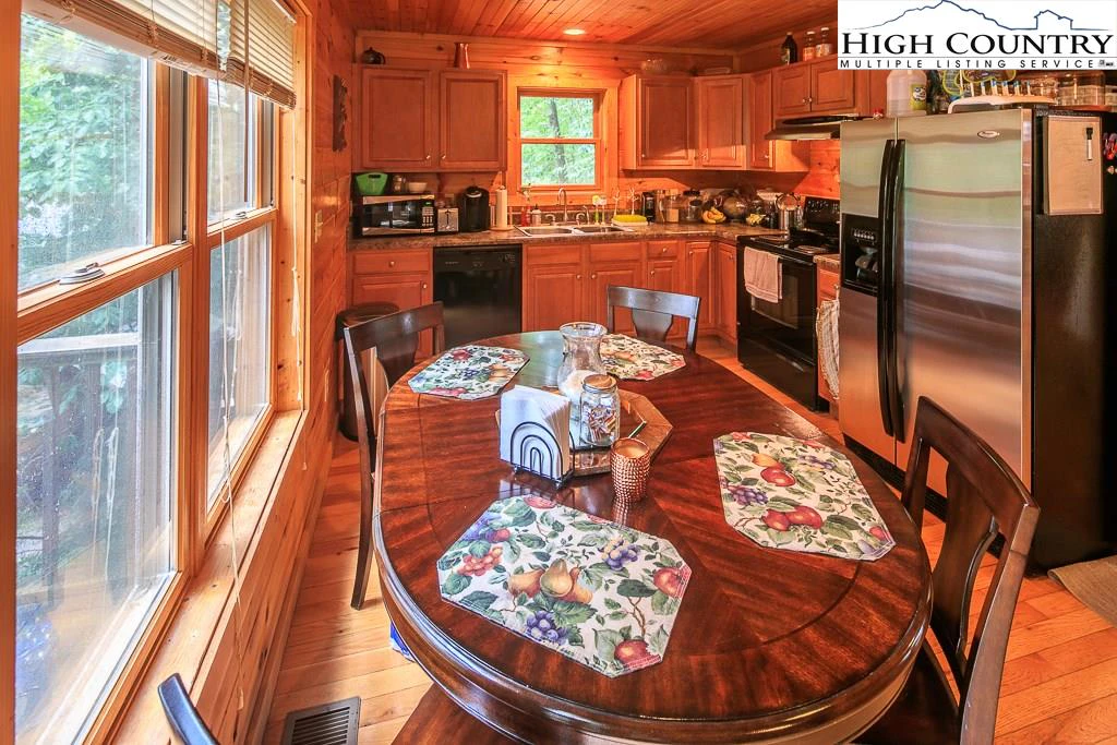 Image number 20 for the current listing