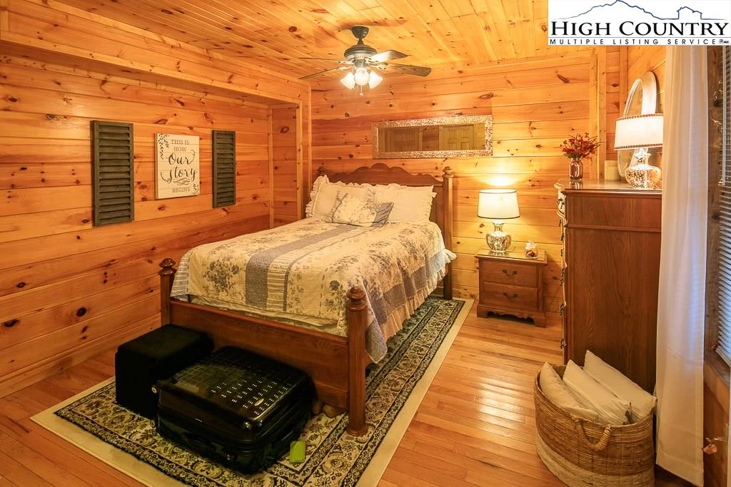 Image number 2 for the current listing