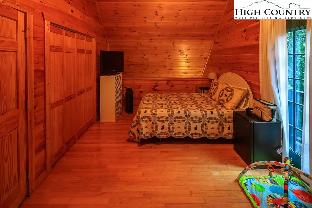 Image number 12 for the current listing