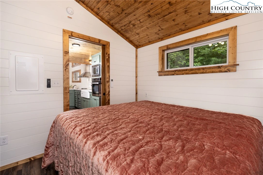 Image number 7 for the current listing