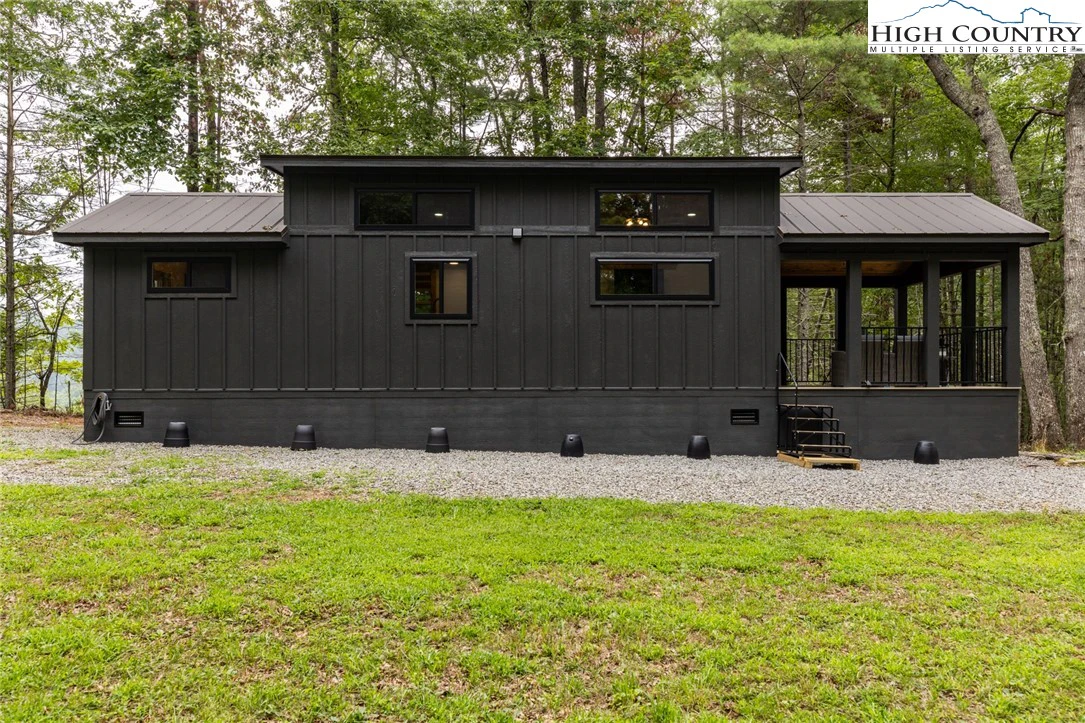 Image number 18 for the current listing