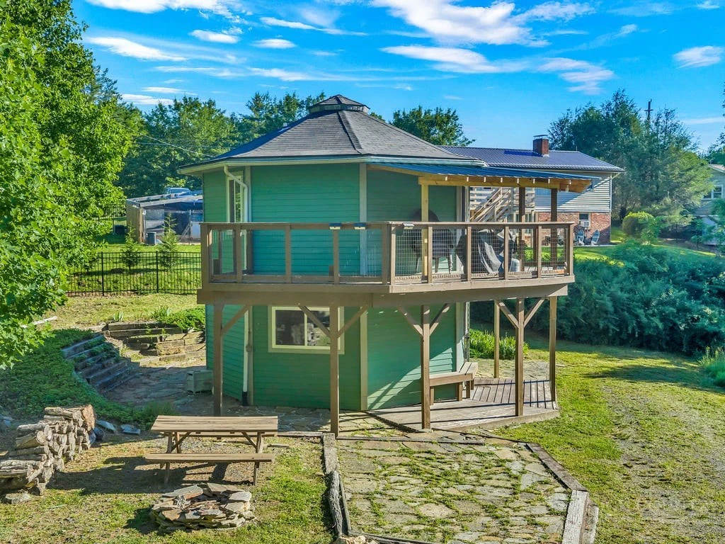 Image number 21 for the current listing