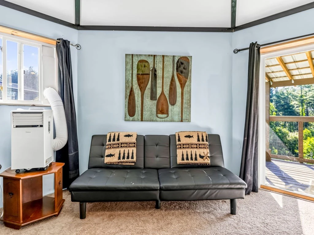 Image number 16 for the current listing